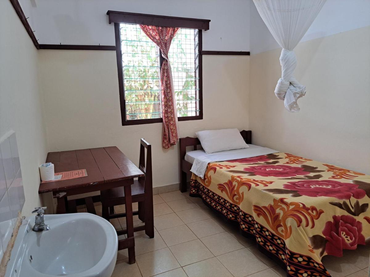 Kwale Golden Guest House Ngoại thất bức ảnh