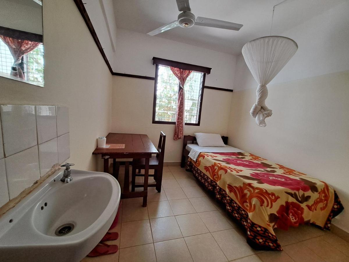 Kwale Golden Guest House Ngoại thất bức ảnh